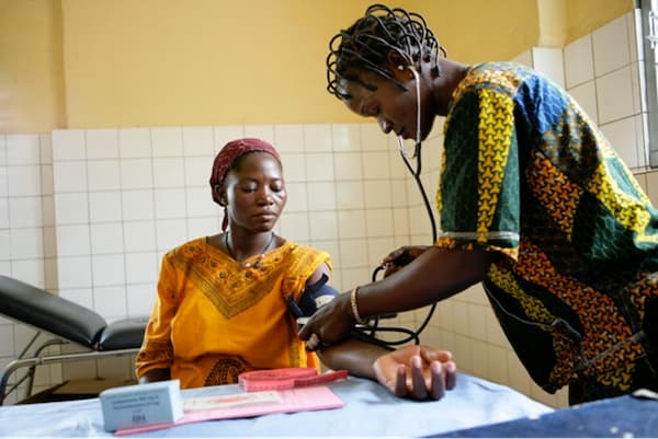 🌍 Une IA médicale francophone vient de lancer son service dédié aux femmes, bouleversant l’accès à l’information santé en Afrique de l’Ouest.