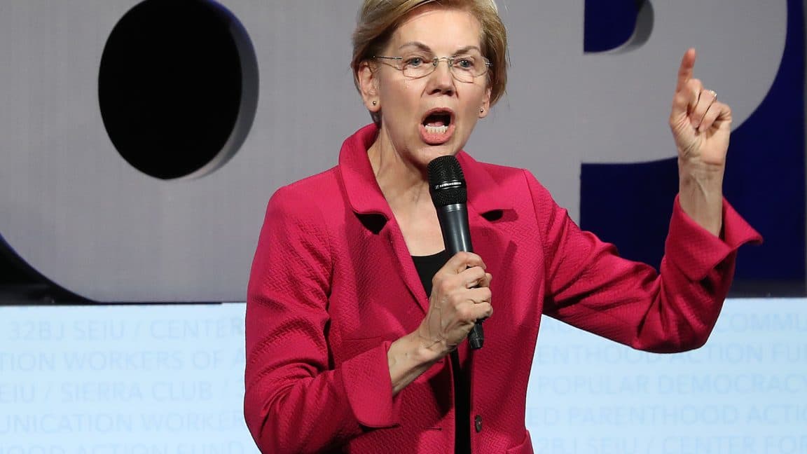 Les sénateurs américains Elizabeth Warren et Josh 