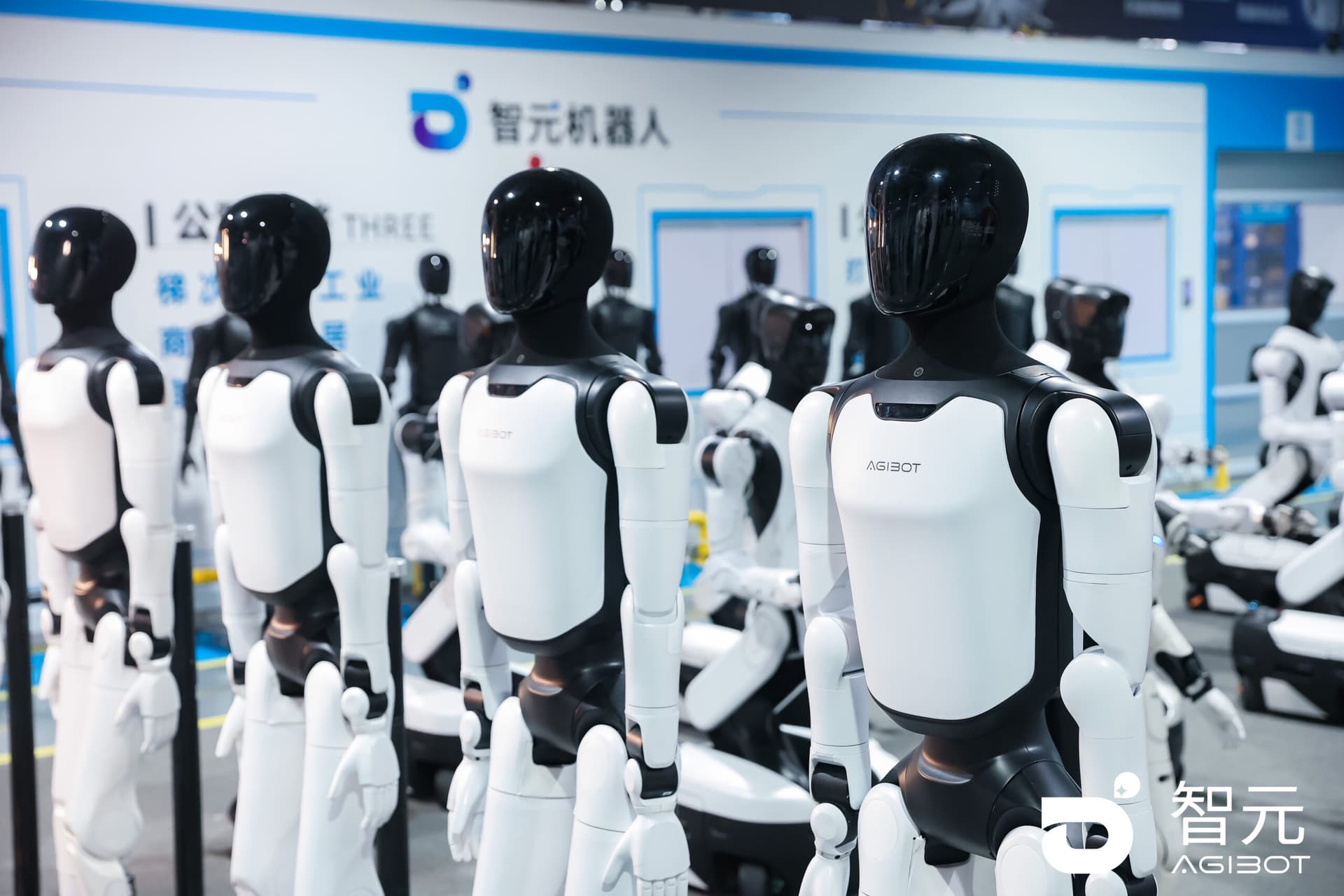 🤖 **AGIBOT** vient d’atteindre les **10 000 robot