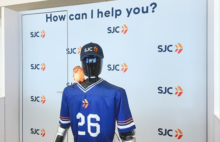 🤖 IntBot, un robot humanoïde nommé José, est déso