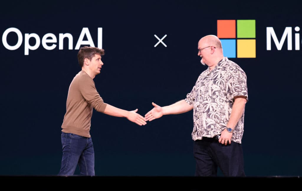 💼 **OpenAI** met fin à son exclusivité avec **Mic