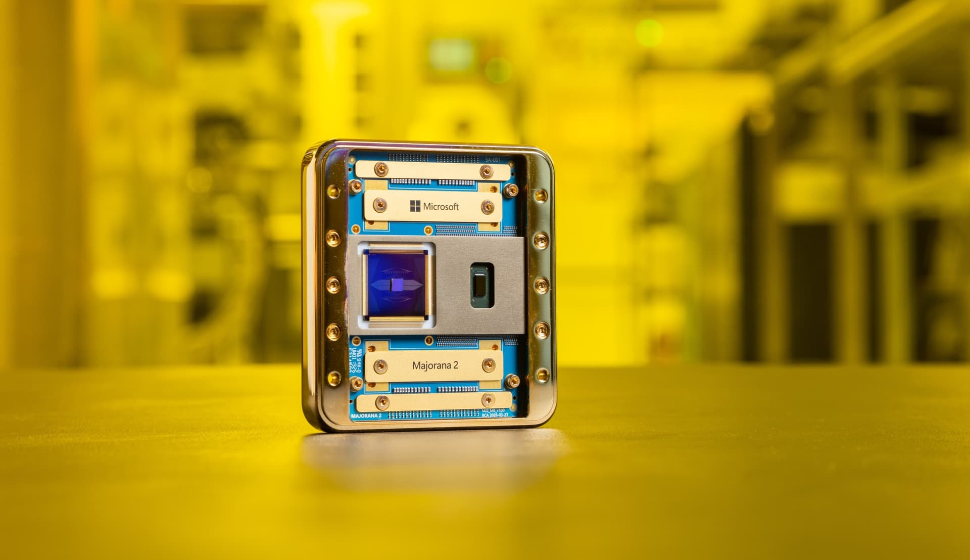 🧠 Microsoft's Majorana 2 quantum chip a fait son apparition cette semaine, avec des chiffres qui sont difficilement contextualisables : des qubits 1 000 fois plus fiables que la première génération, une durée de vie moyenne de 20 secondes contre une norme industrielle mesurée en microsecondes, et une feuille de route révisée ciblant un ordinateur quantique commercialement évolutif d'ici 2029. Derrière ces chiffres se trouve Microsoft Discovery, une plateforme d'IA agentic, et c'est probablement la partie la plus conséquente de cette annonce.