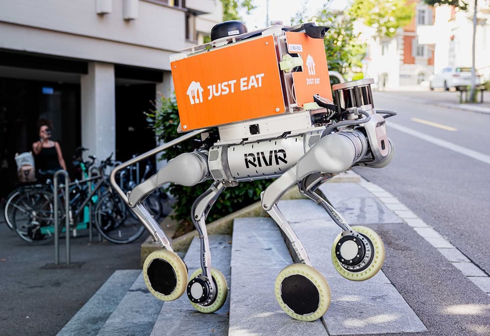 🚁 **Amazon acquiert RIVR et ses robots livreurs q